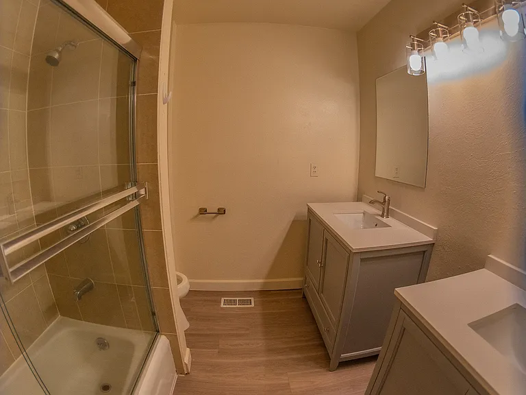 Varsity Townhouses - Student Housing — Photo 13