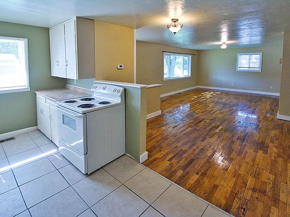 3rd image of 525 SE 6th St