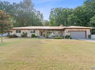 8126 Hickory Hill Ln SE, Huntsville, AL 35802