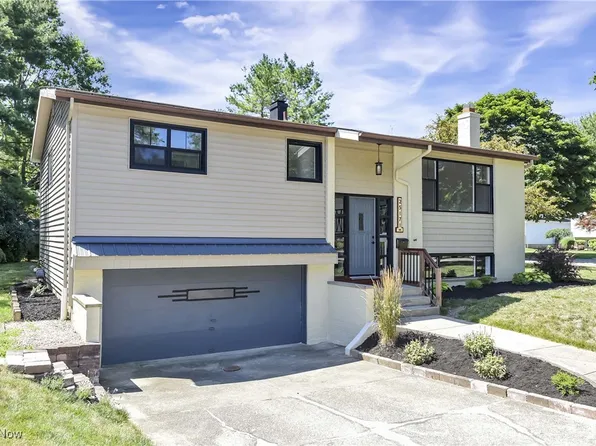 25171 Antler Dr, North Olmsted, OH 44070