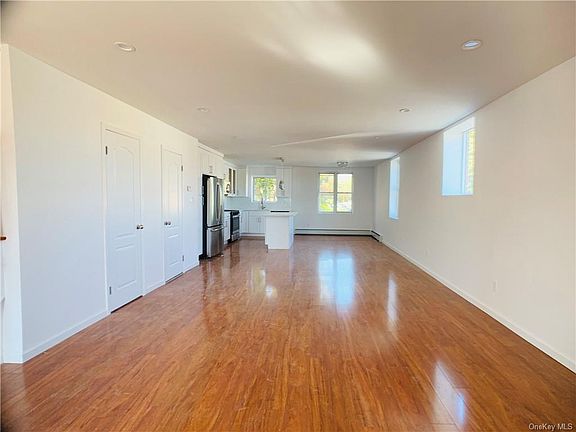 4th image of 1531 Hammersley Ave