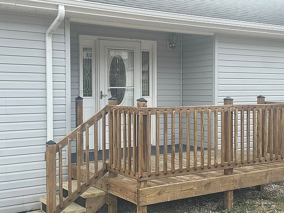 2nd image of 721 Oriole St