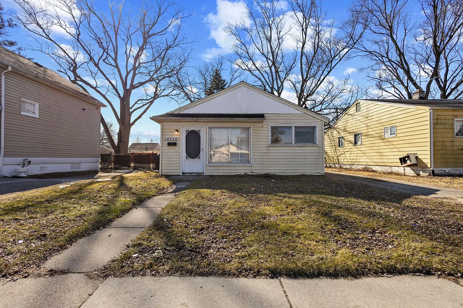 14220 Hobart Ave photo 1