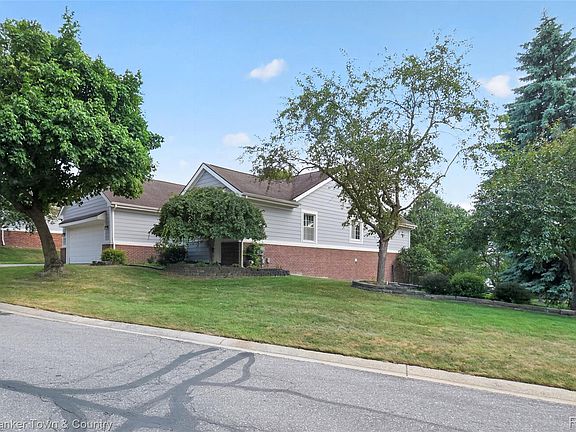 3rd image of 41703 Kirkwood Dr