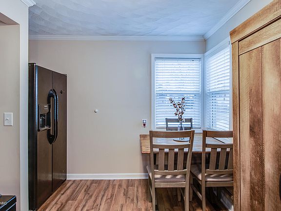5th image of 527 Orleans Ave