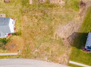 211 Lochinver Dr, Coraopolis, PA 15108