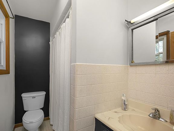 4th image of 52973 Glenmoor St