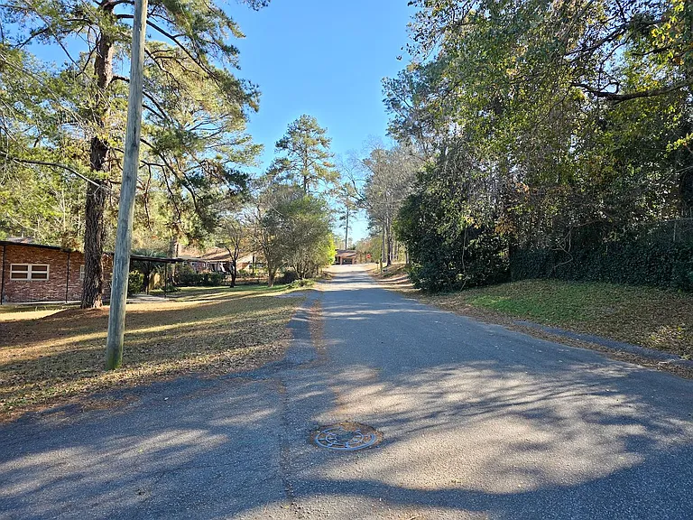 1657 Upland Dr — Photo 12