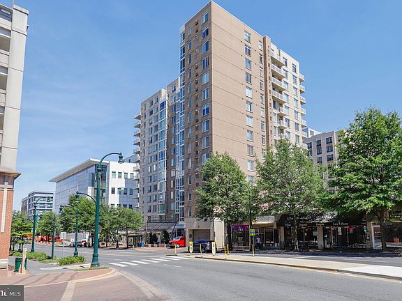 2nd image of 930 Wayne Ave APT 1305