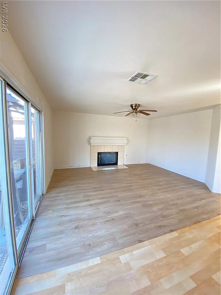 3 bed, 2.5 bath, 2118 sqft, $2,300 — Photo 4