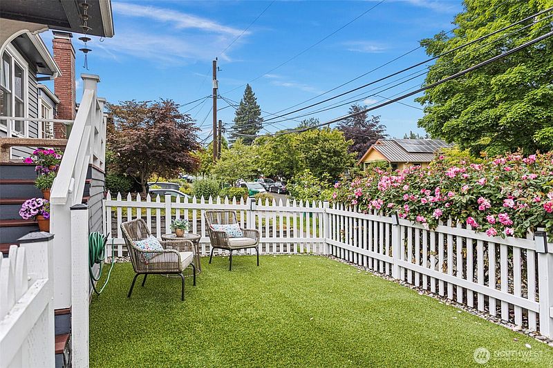 5th image of 3917 Midvale Avenue N #A