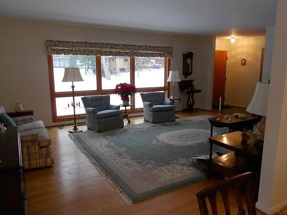 3rd image of 432 Hilldale Dr