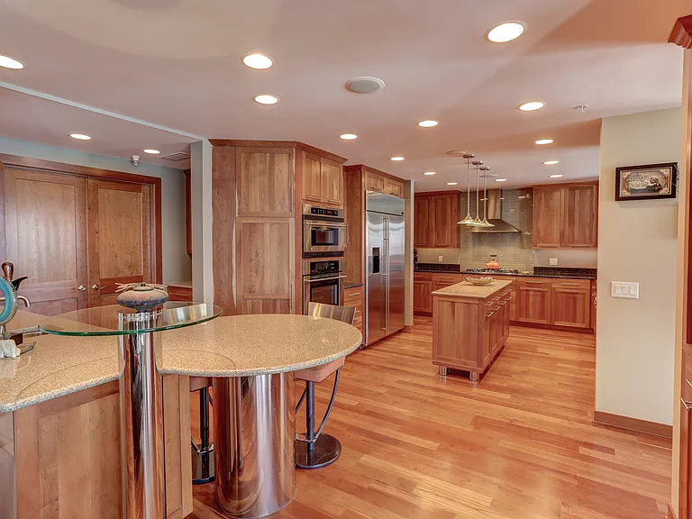 1070 Grandview Ct NE — Photo 3