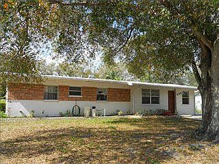2nd image of 424 Country Club Dr