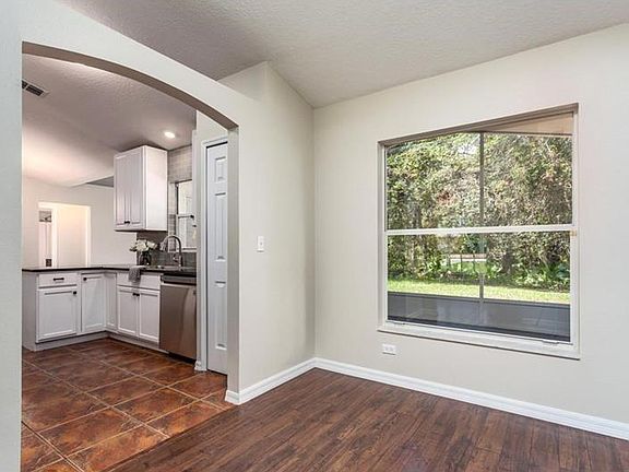 5th image of 410 El Camino Dr