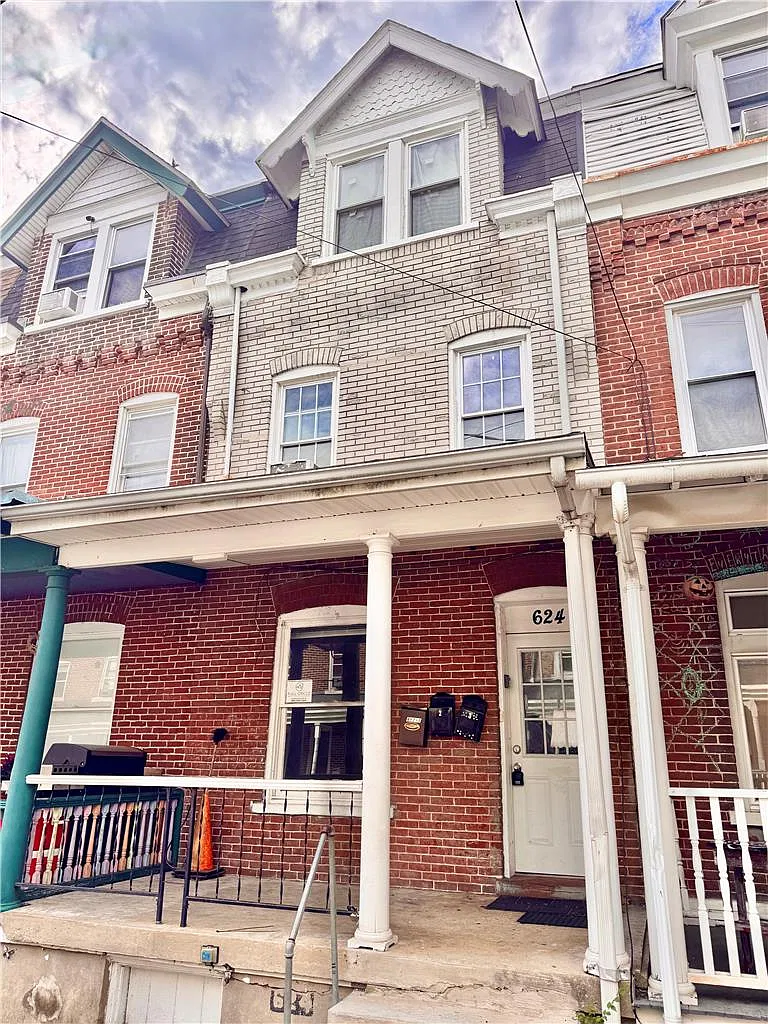 1 bed, 800 sqft, $1,050 — Photo 1