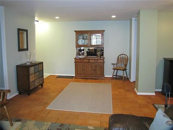 4th image of 100 E Hartsdale Ave APT 2LW