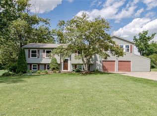17555 Indian Hills Dr, Chagrin Falls, OH 44023
