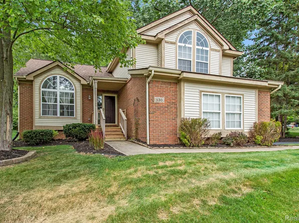 130 Lakeshore Pointe Dr, Howell, MI 48843