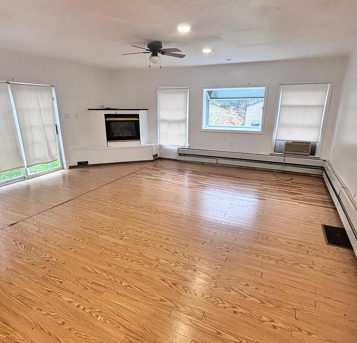 4 bed, $1,500 — Photo 1