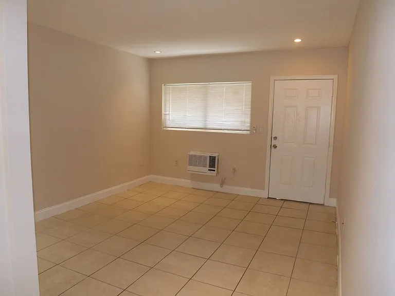 223 NW 12th St #4 — Photo 12