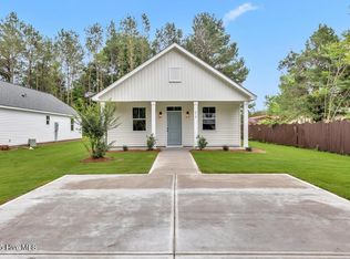 210 S Johnson St, Burgaw, NC 28425