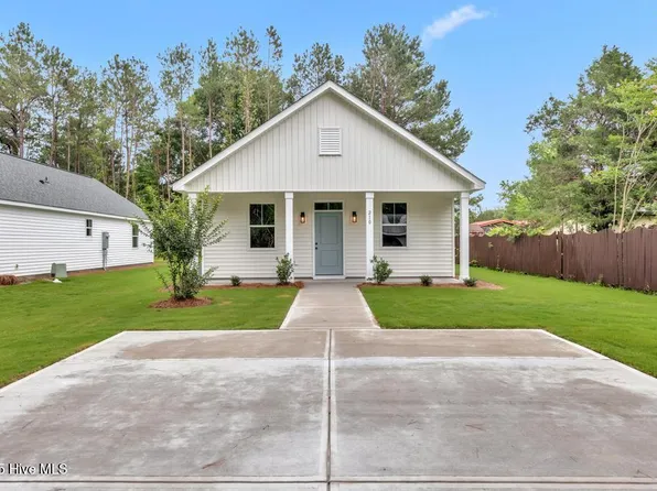 210 S Johnson Street, Burgaw, NC 28425
