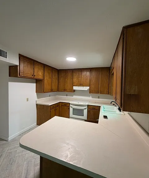 191 W 27th Pl — Photo 4