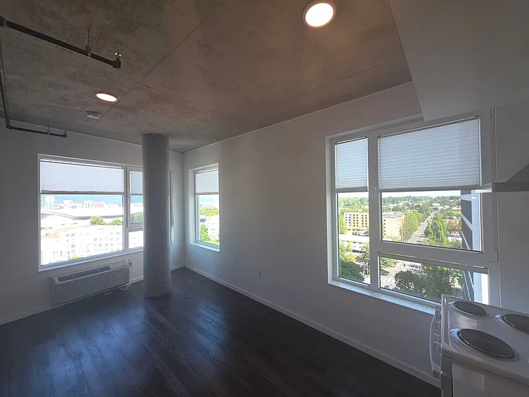 515 NE Holladay St — Photo 34
