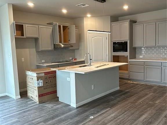 4th image of 711 Granger Ln
