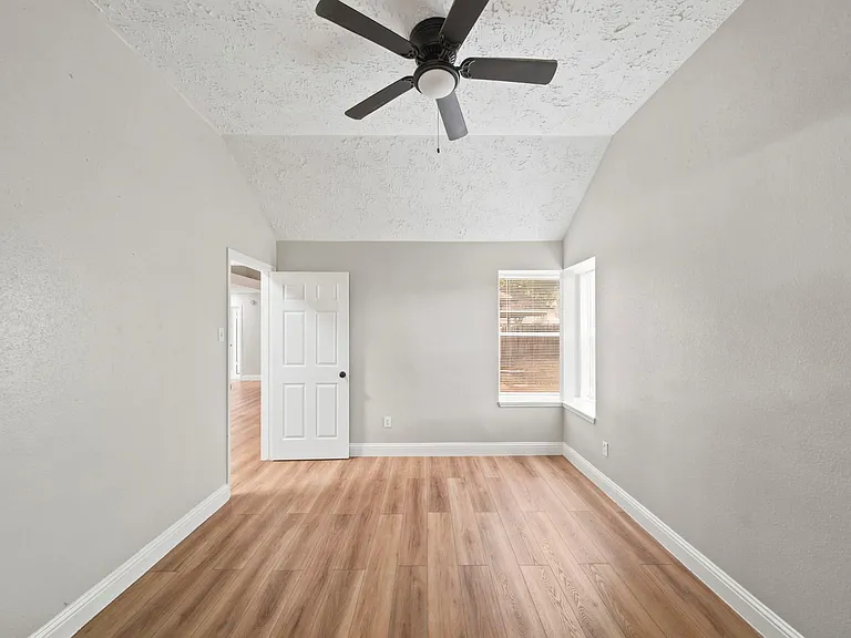 22039 Rivermead Dr — Photo 13