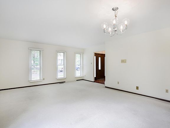 4th image of 5002 Amberway Dr