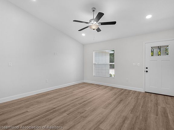 2nd image of 3362 Poplar St