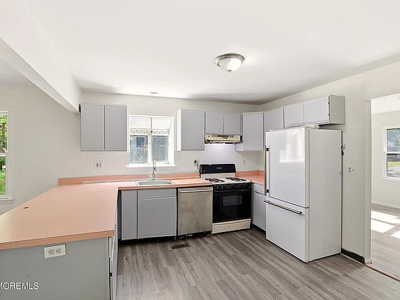 5th image of 1305 Marshall St