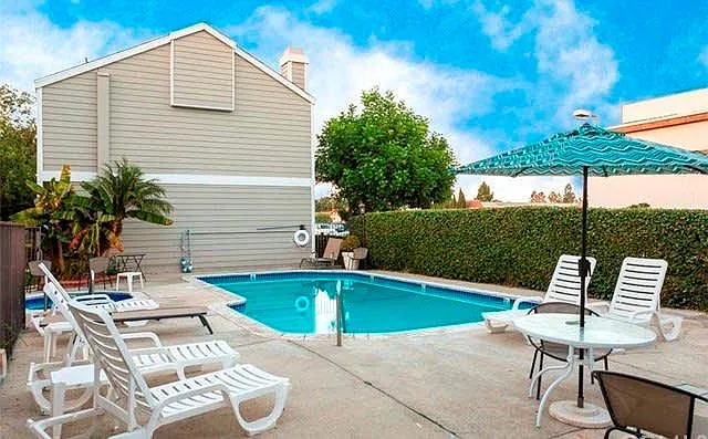 Pool & Spa