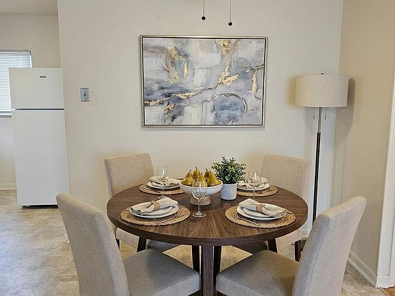 3rd image of 1028 Perry St