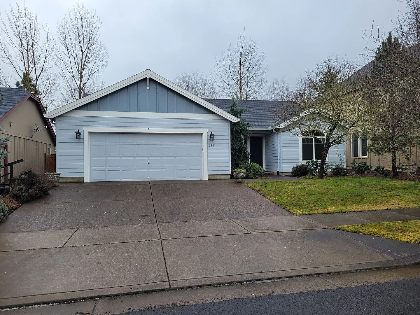 243 Canterbury St SE photo 1