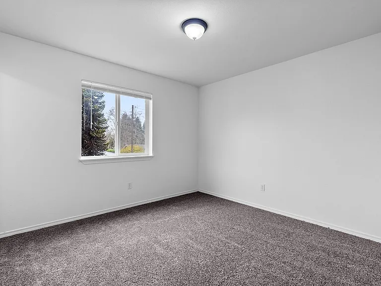 Vessey Park Apartments — Photo 24