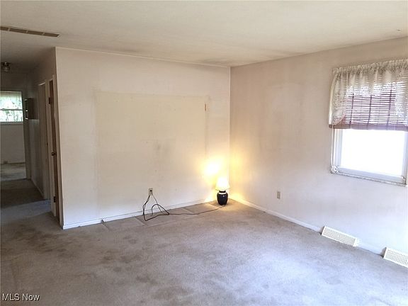 3rd image of 1655 Chapman Dr