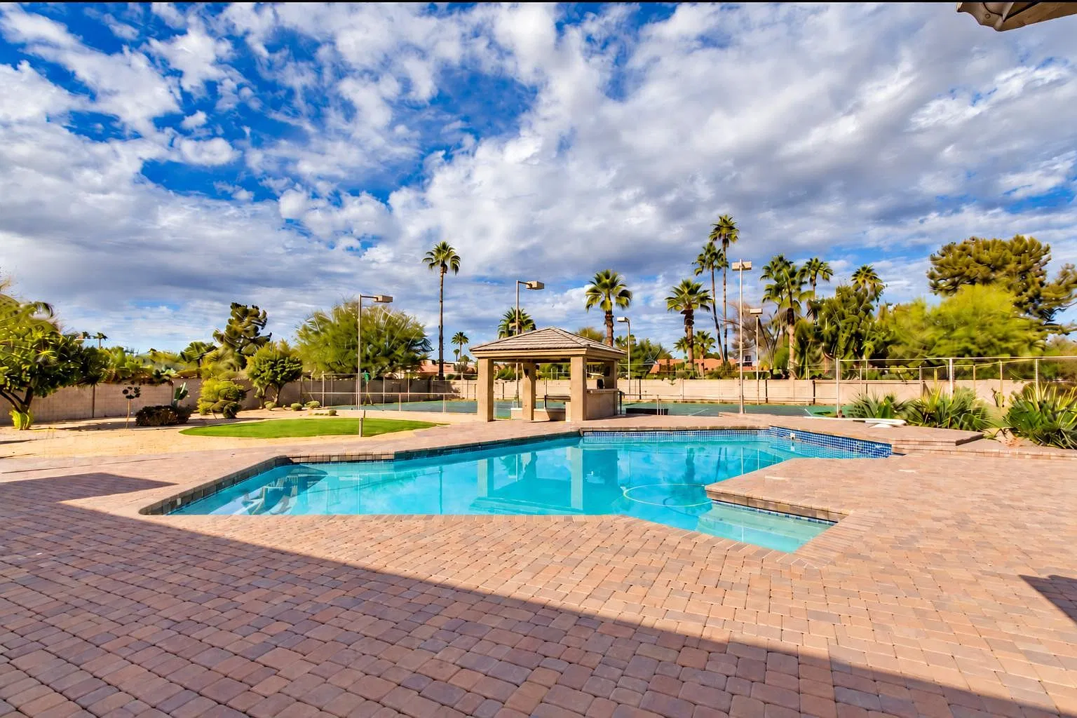 4 bed, 2.5 bath, 2858 sqft, $7,450 — Photo 3