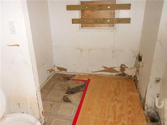 5th image of 1622 N Hollywood St