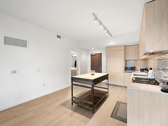 4th image of 1000 3rd St Unit 917