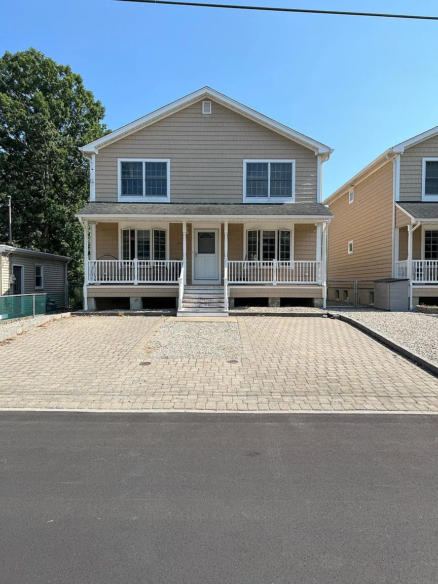 3114 Hiawatha Ave photo 1