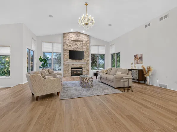9133 Blackhawk Rd, Middleton, WI 53562