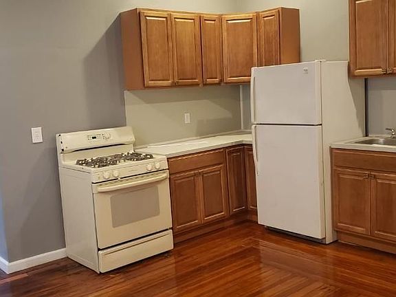 2nd image of 49 Arch St Room 1