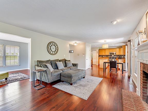 5th image of 229 Foxburg Dr