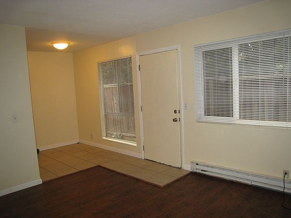 3rd image of 728 Richmond Ave
