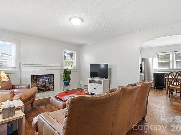 3rd image of 665 Fisher St