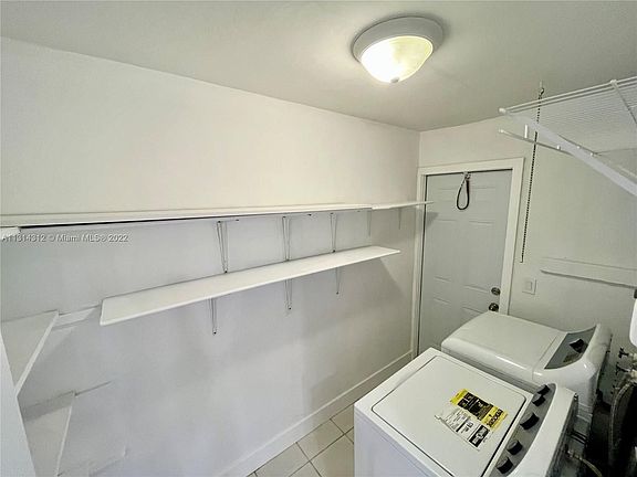 4th image of 1100 NE 2nd Ct #1-2