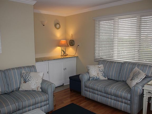 3rd image of 34 34th St APT 102